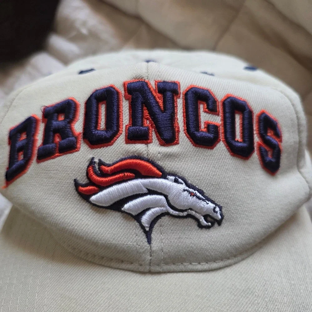 Twins Enterprise Denver Broncos Hat Mens 7 3/8 Cream Good Vintage NFL Cap